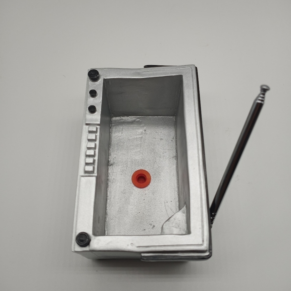 Retro radio succulent plant holder - Picture 3 of 9